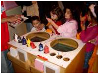 Children designing Spin Art